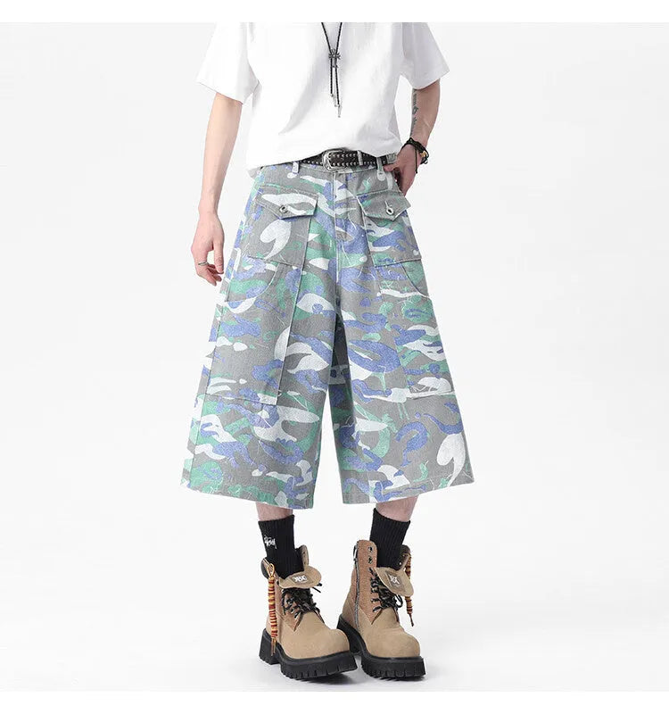 Women's camouflage cropped denim trousers with large utility pocket and straight leg design