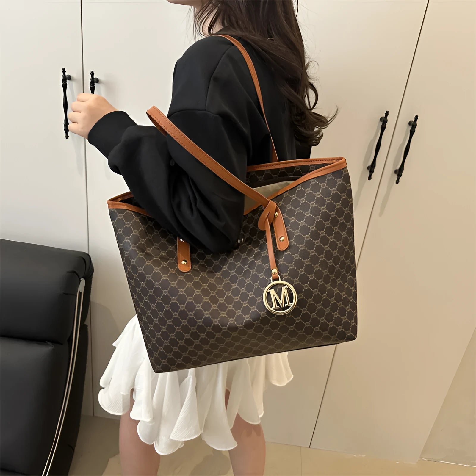 Western style women's shoulder bag in PU leather with contrast stitching, shown in black.