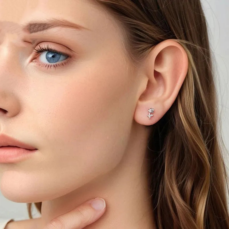 Three-dimensional rose stud earrings in S925 sterling silver, flower shape, fairy style, for women.