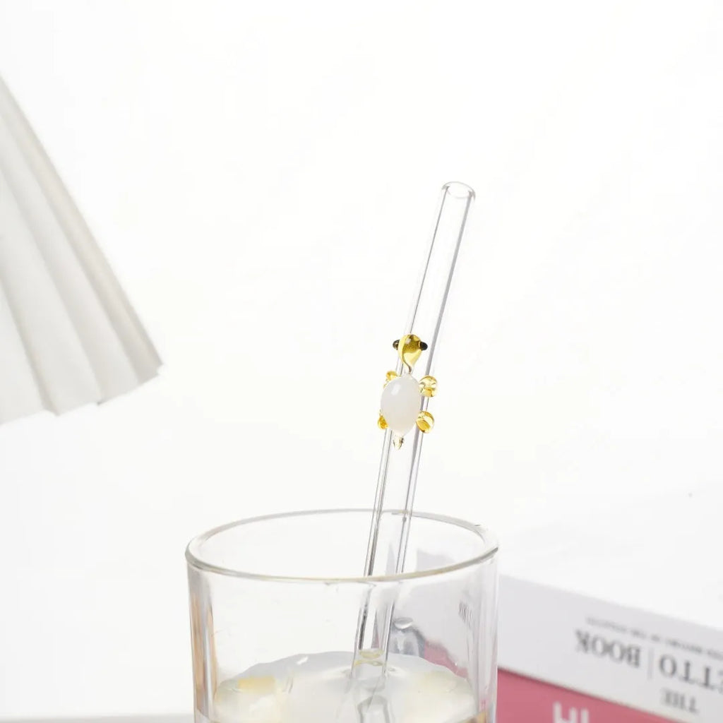 Turtle-shaped high borosilicate glass elbow straw for children in assorted colours