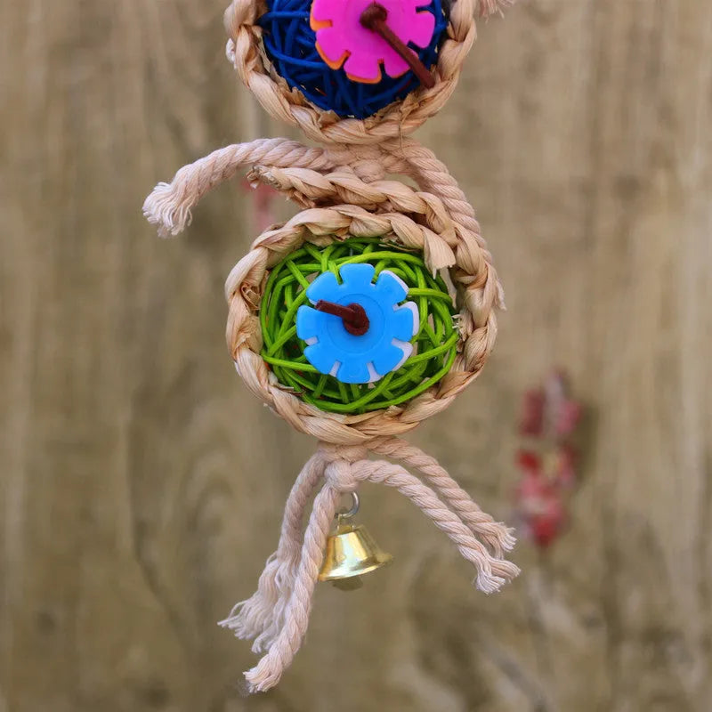 Natural luffa and vine parrot bite toy with 24cm length and 7cm width