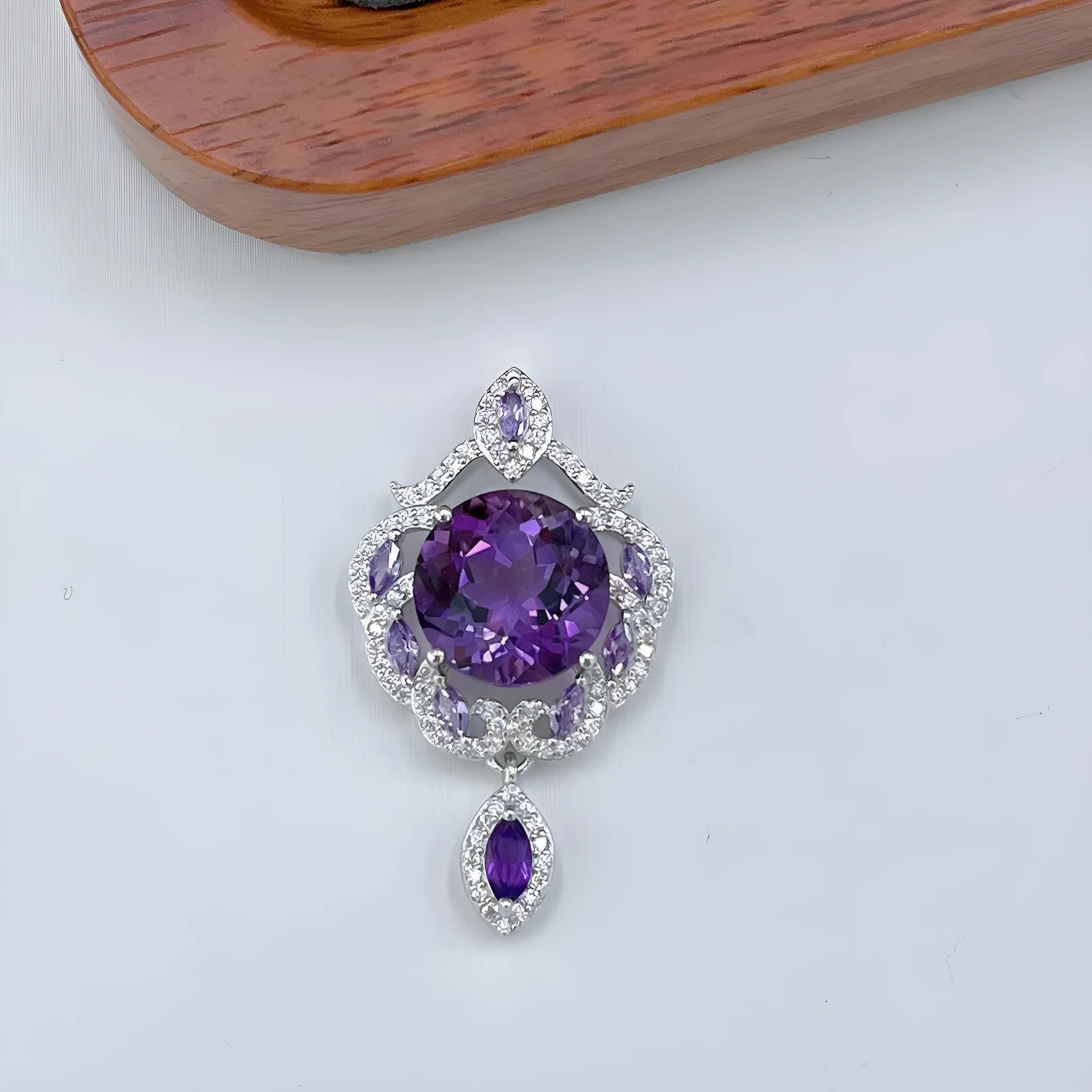 S925 sterling silver U-shaped pendant with platinum plating and purple amethyst stone