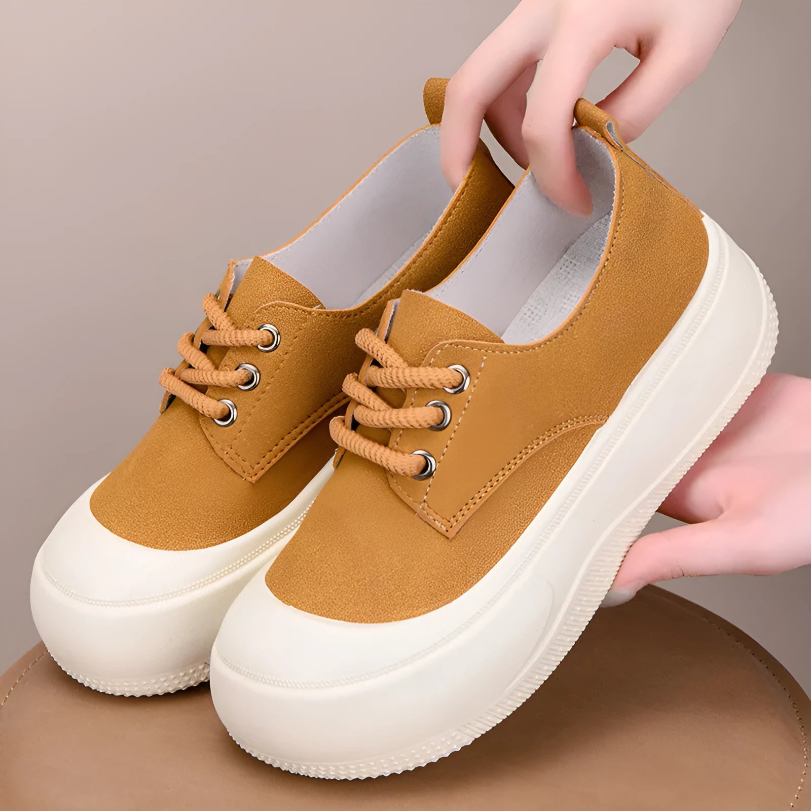 Women's camel suede platform loafers with 4CM height, round toe and front lace-up.