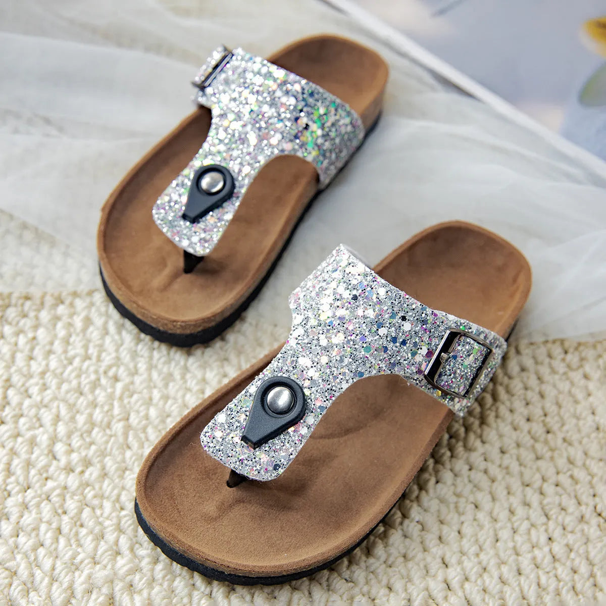 Cork flip-flops couples shoes in pink, silver, or gold with PVC soles and hollow-out design
