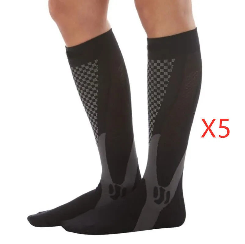Graduated compression socks for men and women in athletic fit for running and travel