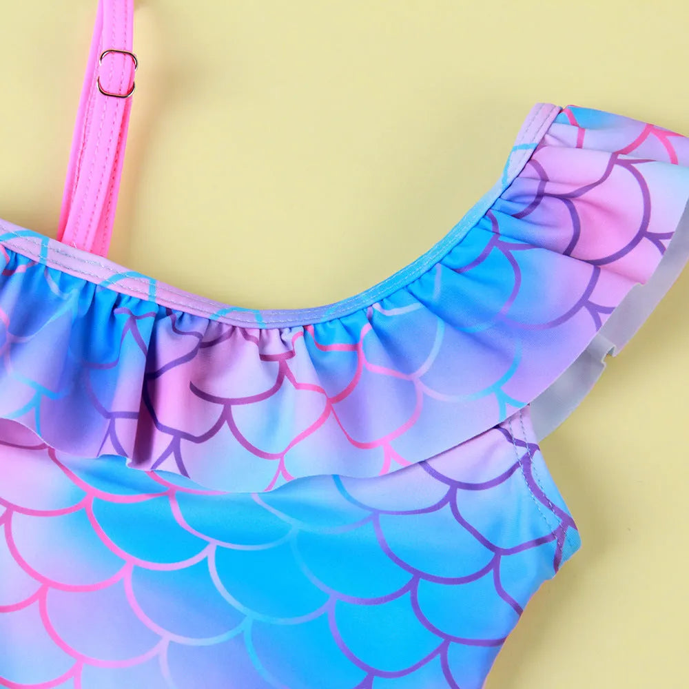 Girls' one-piece swimsuit with scale print and flounced gradient hem in nylon fabric