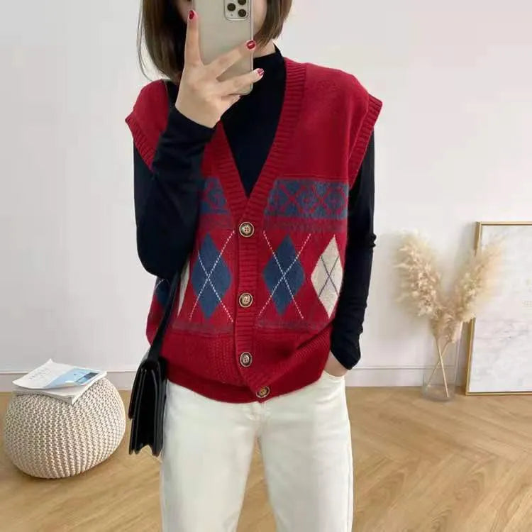 Women's loose sleeveless cardigan top in red diamond plaid pattern