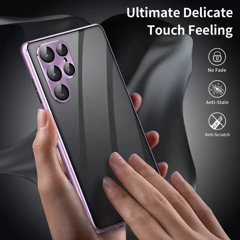 Metal magnetic phone case with mirror for Samsung Galaxy S24 Ultra in black colour.