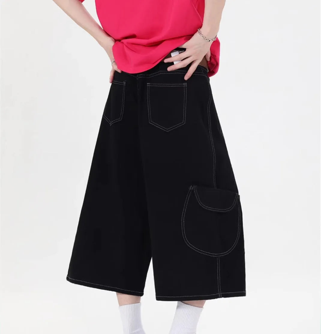 Retro multi-pocket denim workwear shorts in wide-leg cropped style