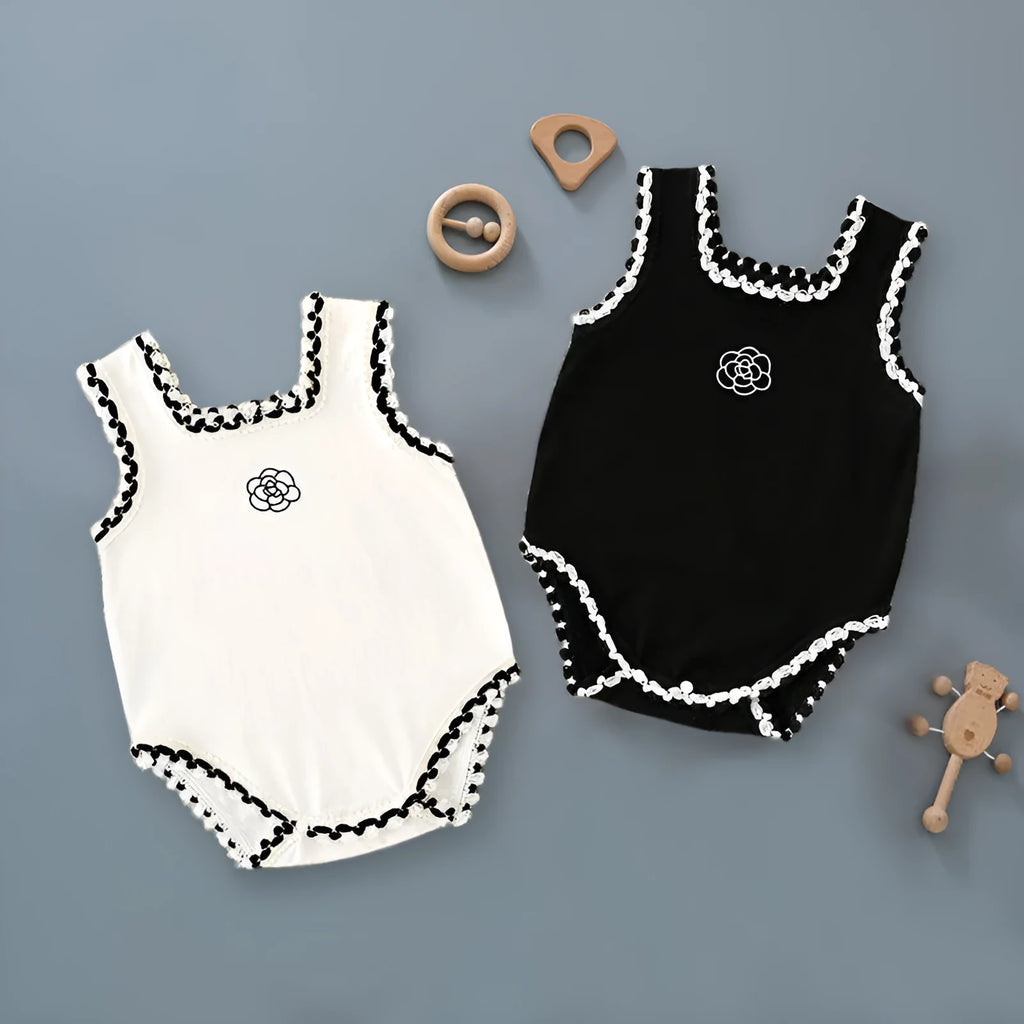Baby triangle rompers made of cotton, sleeveless with lace accent, available in white and black, sizes for heights 59-90cm.