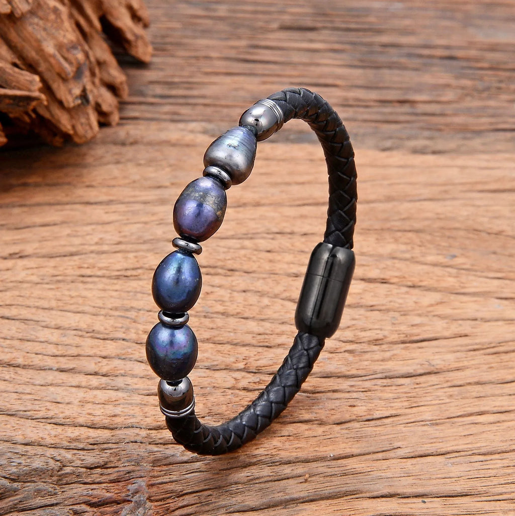 Handmade leather bracelet with irregular shaped pearls in grey pearl-black colour combination