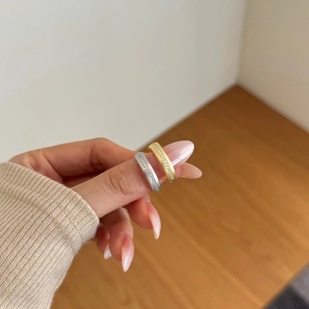 Sterling silver round geometry ring for women in gold or white gold colour, sizes 5 to 9