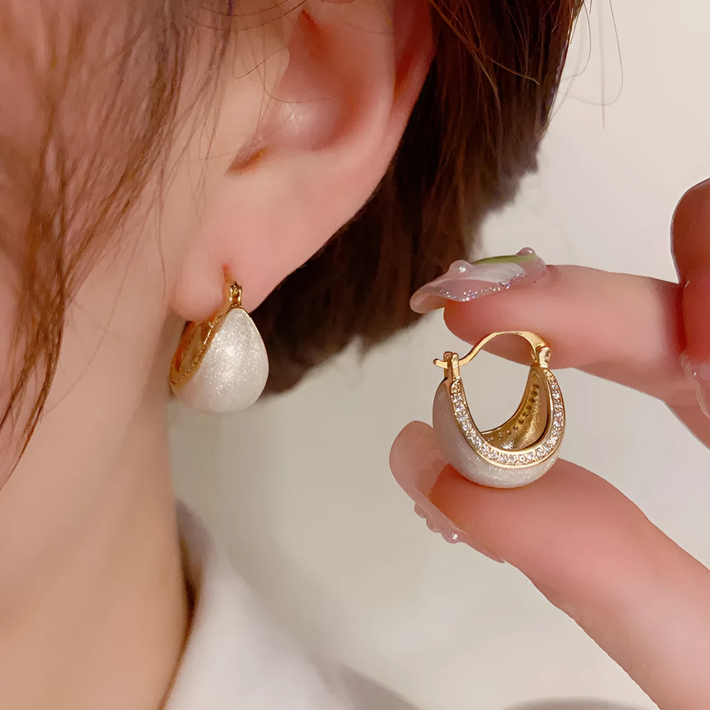 Retro micro-inlaid drip ear buckle clip-on earrings for women, copper with thick real gold plating, geometric shape, white or red option