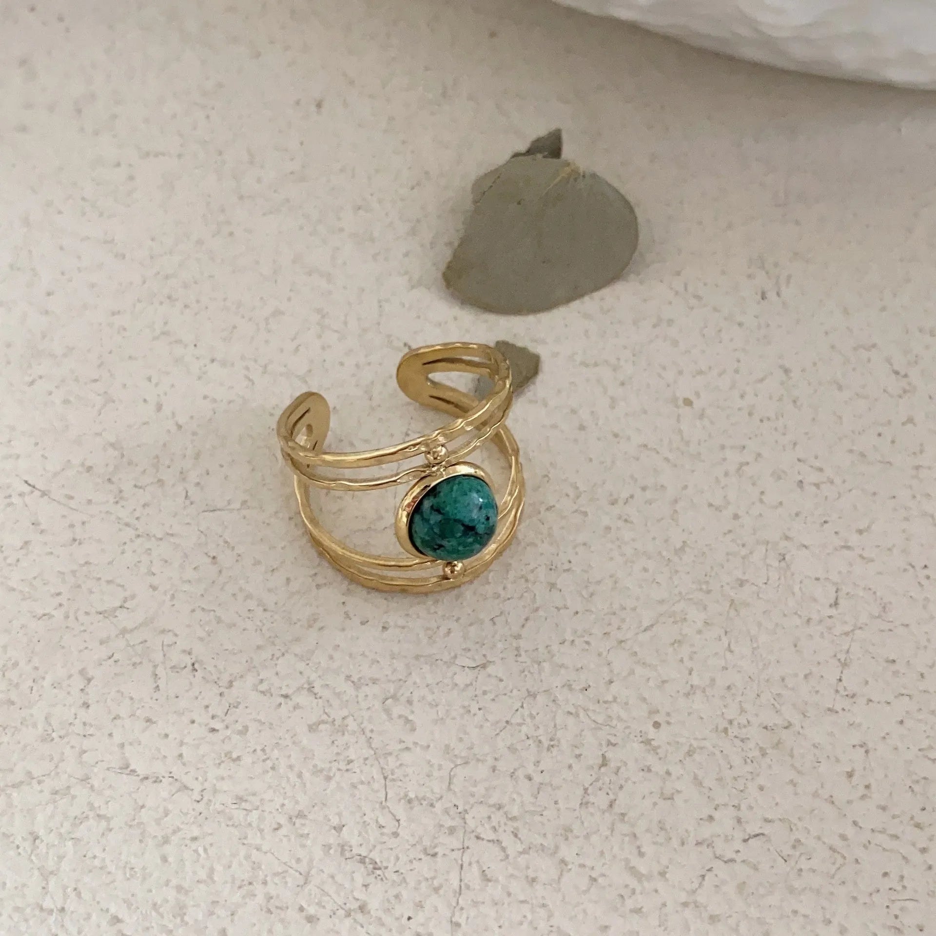Titanium steel geometric open ring with JZ0379 green natural stone centrepiece