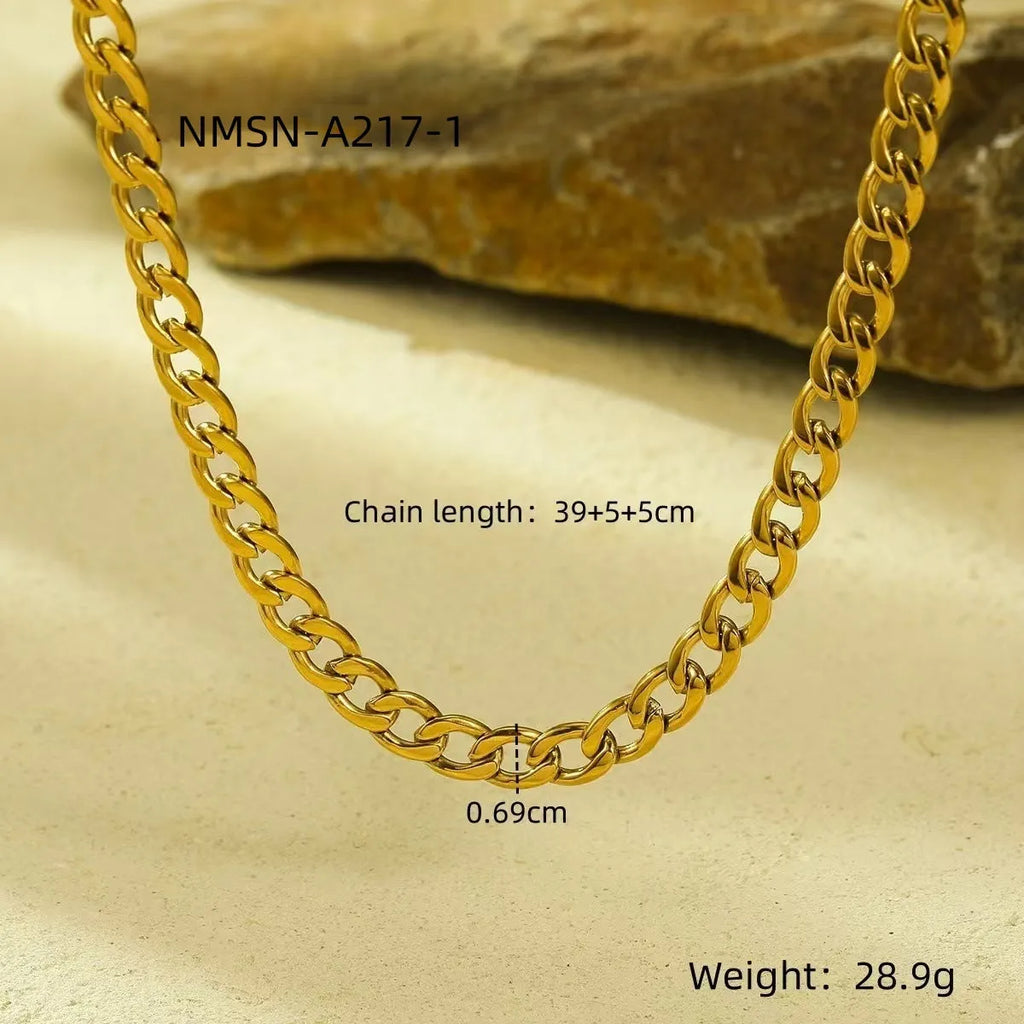 Gold-plated titanium steel clavicle chain necklace with 18K purity and stainless steel pendant