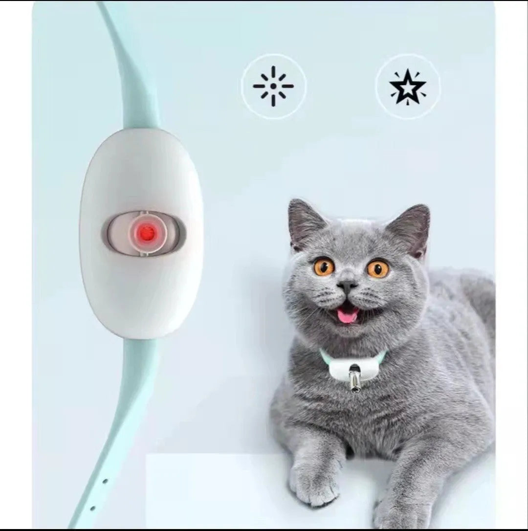 Automatic cat teaser with infrared laser light and collarpiece in monochrome design