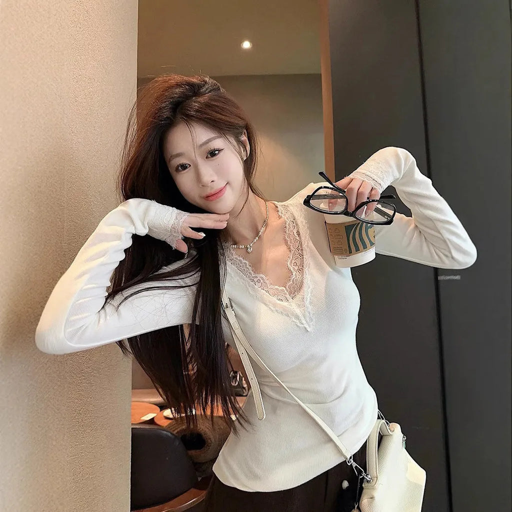 White V-neck long sleeve top with lace stitching in brushed polyester knit fabric, slim fit