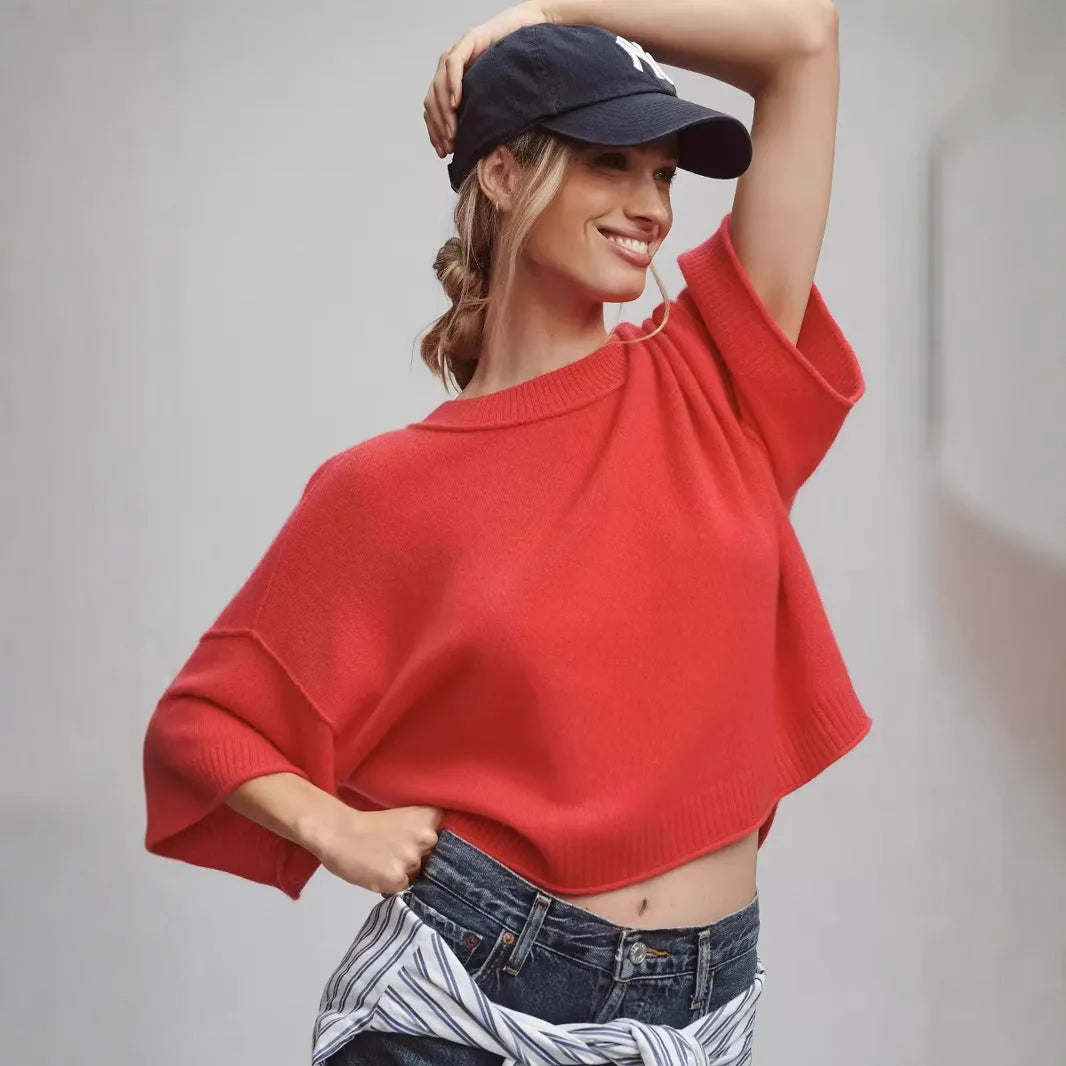 Red or white short viscose T-shirt for an exposed navel hot girl style look