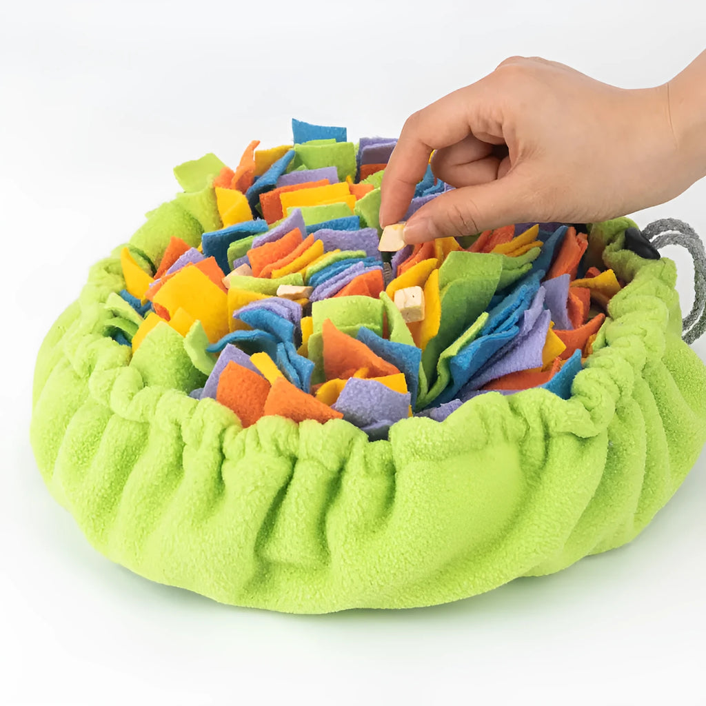 Polar fleece snuffle mat for dogs and cats, 28x28x10cm interactive treat dispenser, size M