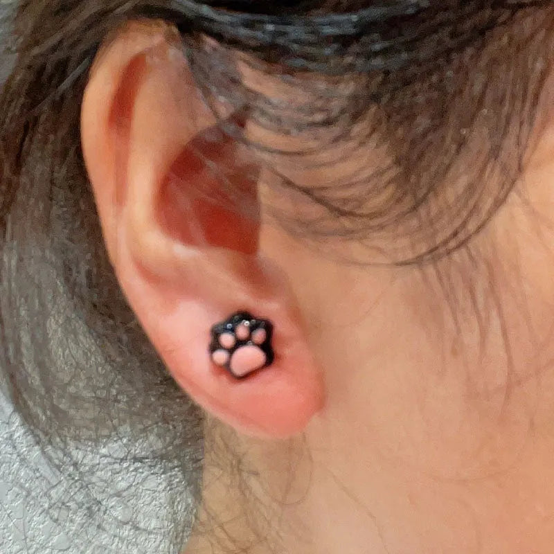 Cat paw magnetic ear clips in transparent pink colour, plastic resin material, animal zodiac style for women