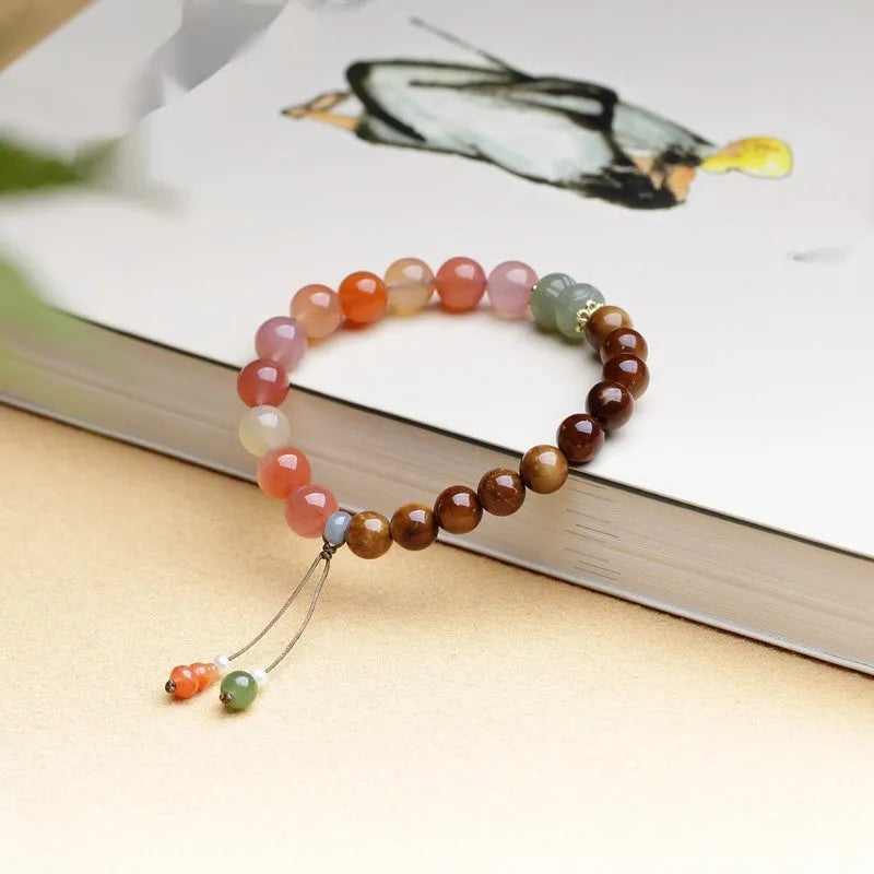Women's 8mm diamond-shaped agate and Hetian jade bracelet with persimmon details.