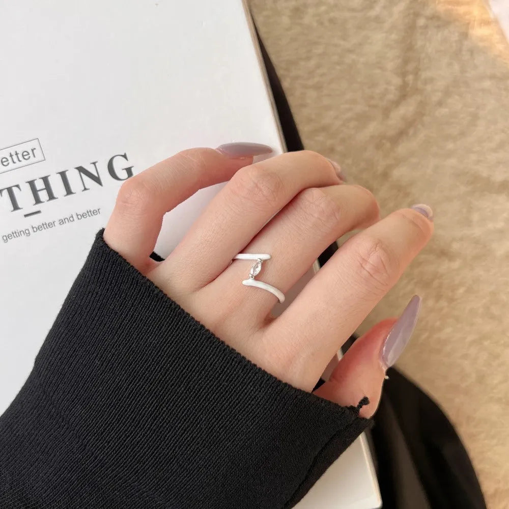 Silver ring for women with symmetrical white geometric design, platinum finish, sizes 5 to 9