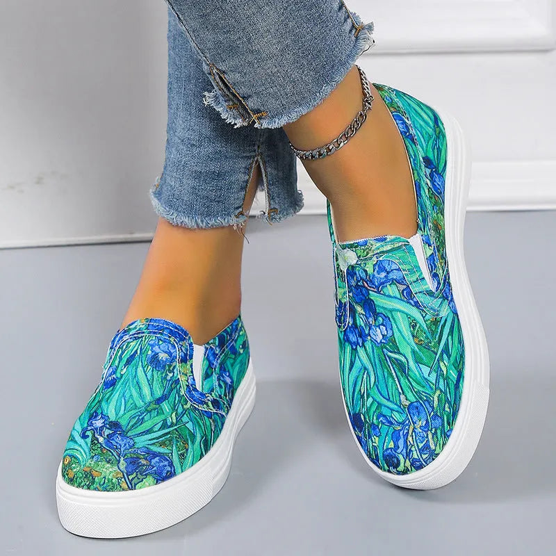 Women's casual flat-bottom canvas sneakers in multiple colours on a white background