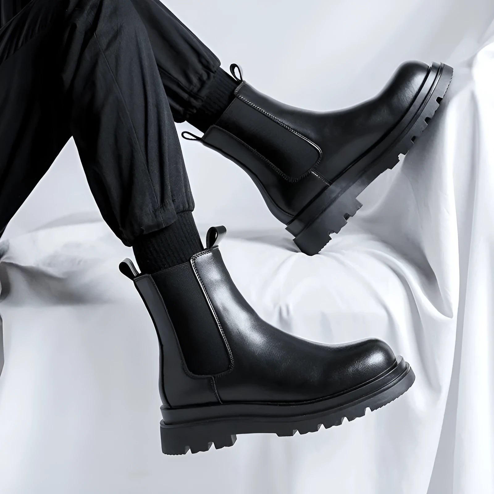 Chelsea men's high-top smoke pipe British Martin boots in Y666 Black with short stout heel and round toe