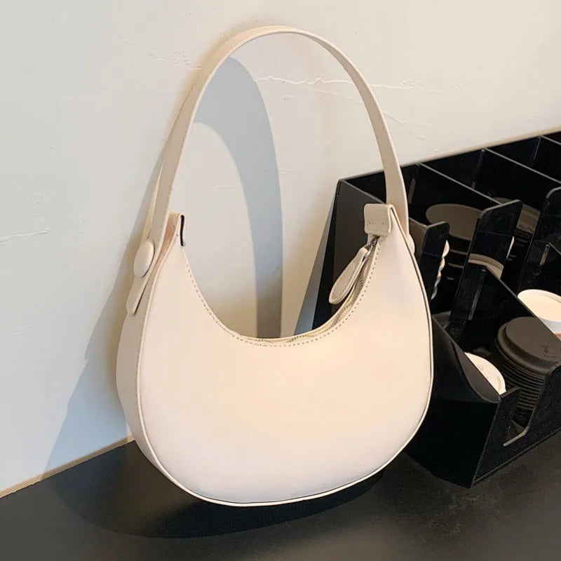 Retro dumpling-shaped women's shoulder bag in PU, shown in cream yellow, with dimensions 21x20x6cm.