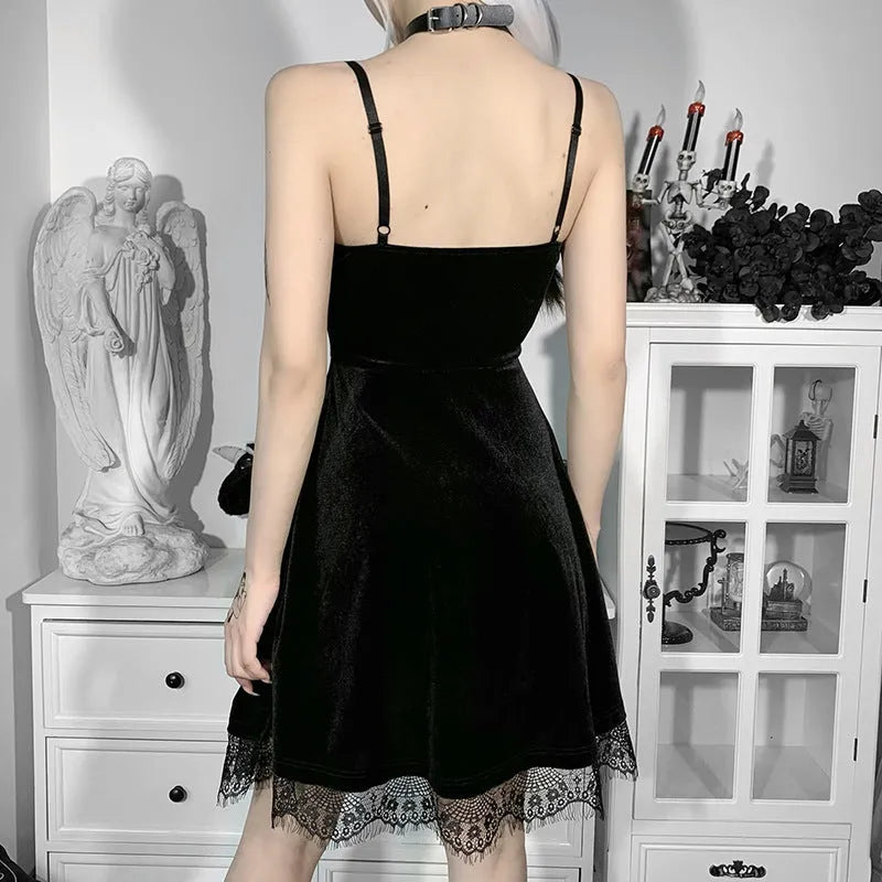 Solid colour slim-fit midi dress with suede strap and lace stitching, high waist A-line skirt, available in black and purple