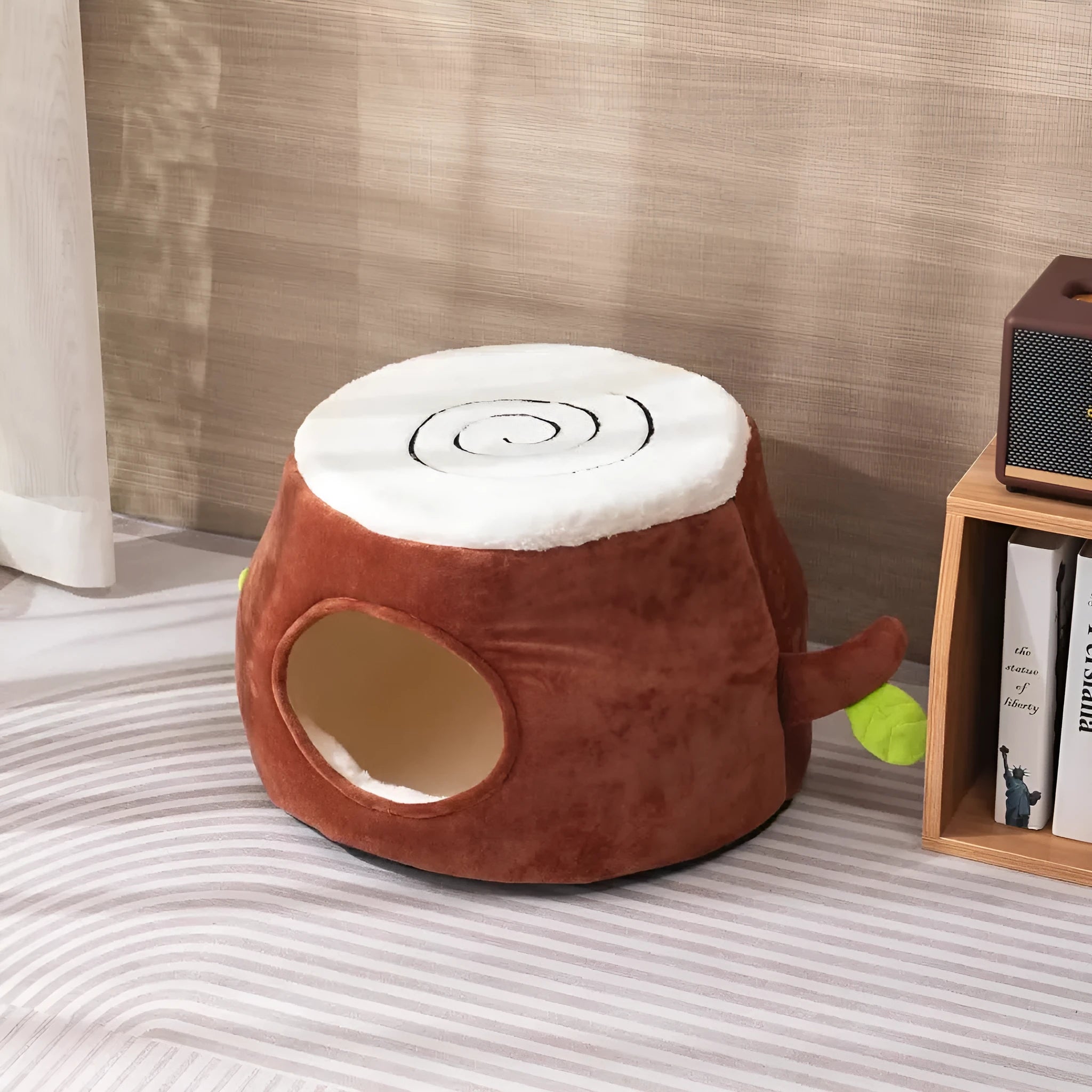 Transformable double-layer tree stump cat nest in natural brown with cream cushion and arched front doorway