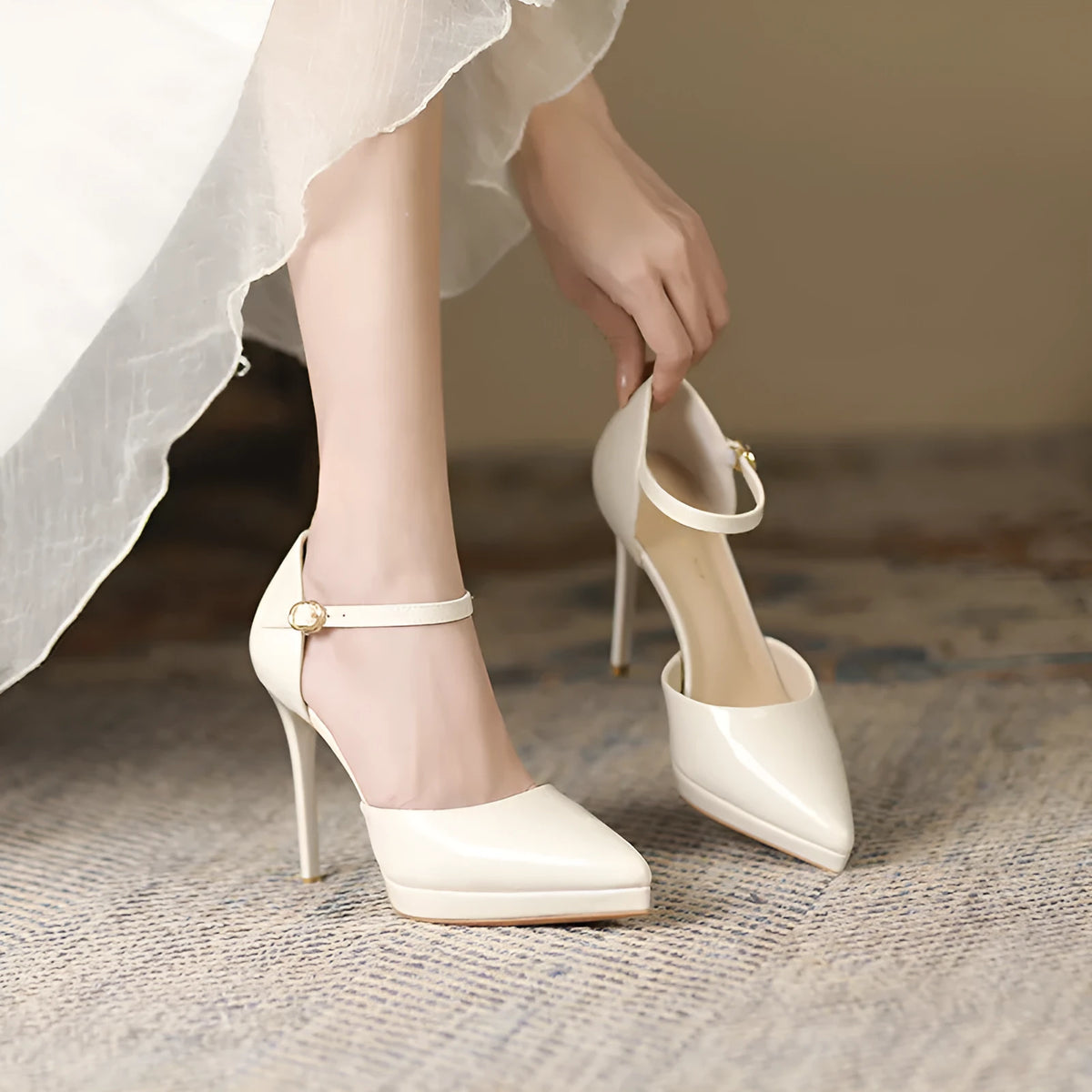 Women's pointed-toe high heels with 10.5cm stiletto heel, waterproof platform, leather upper, hollow design