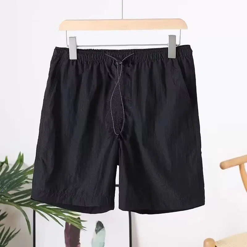 Men's quick-drying polyester sports shorts in straight cut design with chemical fibre blend