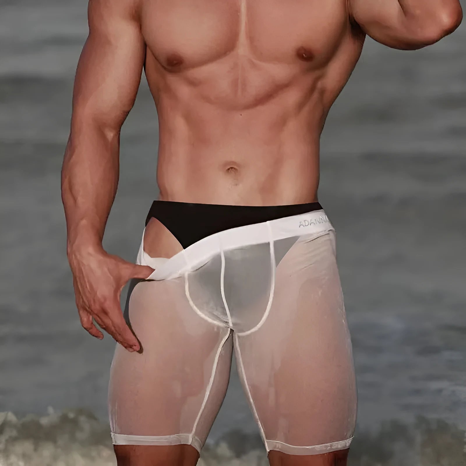 Men's solid colour mesh home shorts in nylon fabric with seamless construction