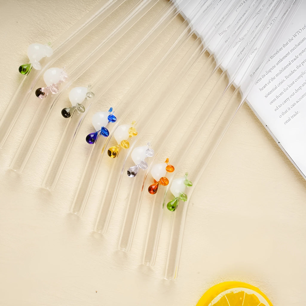 Turtle-shaped high borosilicate glass elbow straw for children in assorted colours