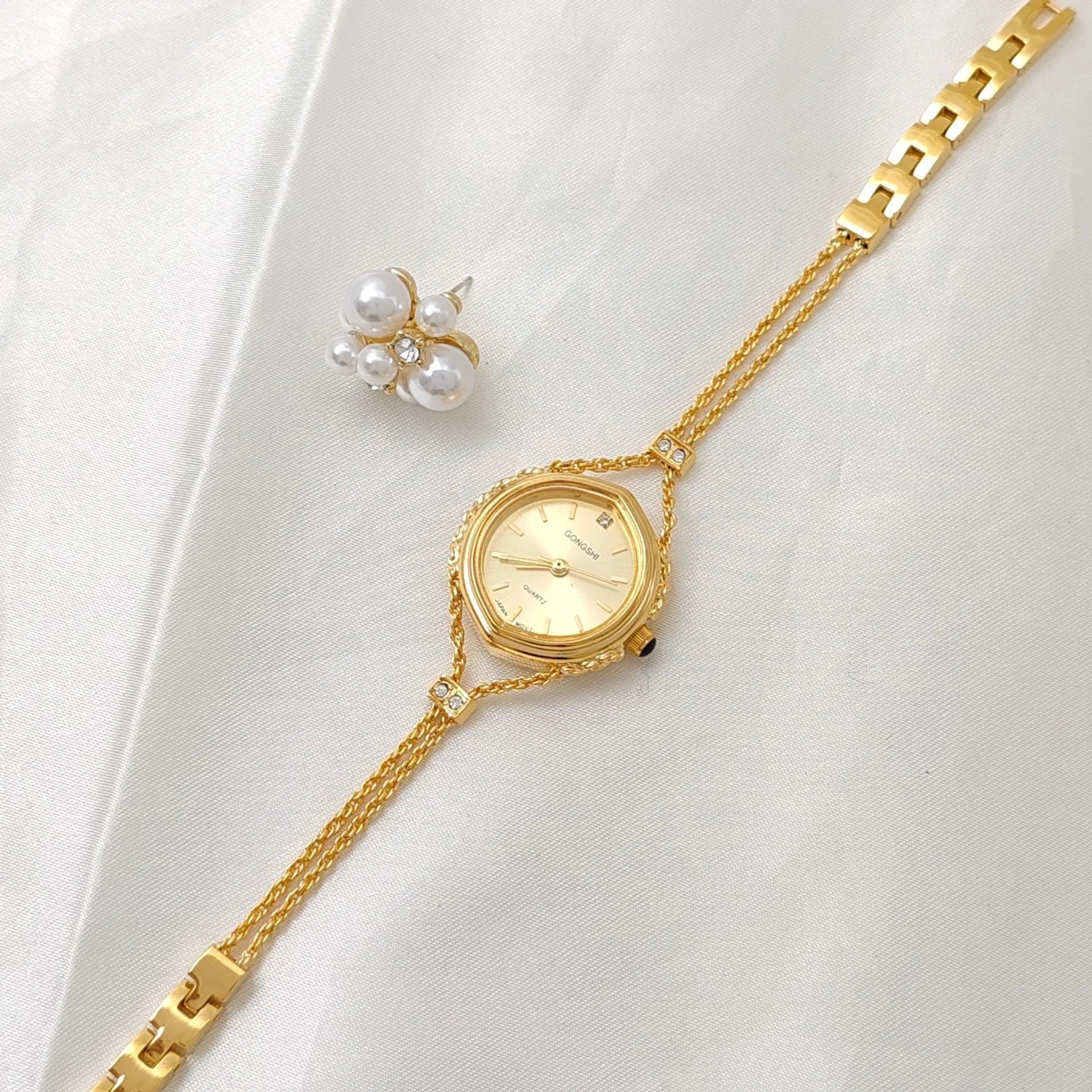 Ladies Mori-style quartz watch with 25mm dial on a metal chain strap in gold colour.