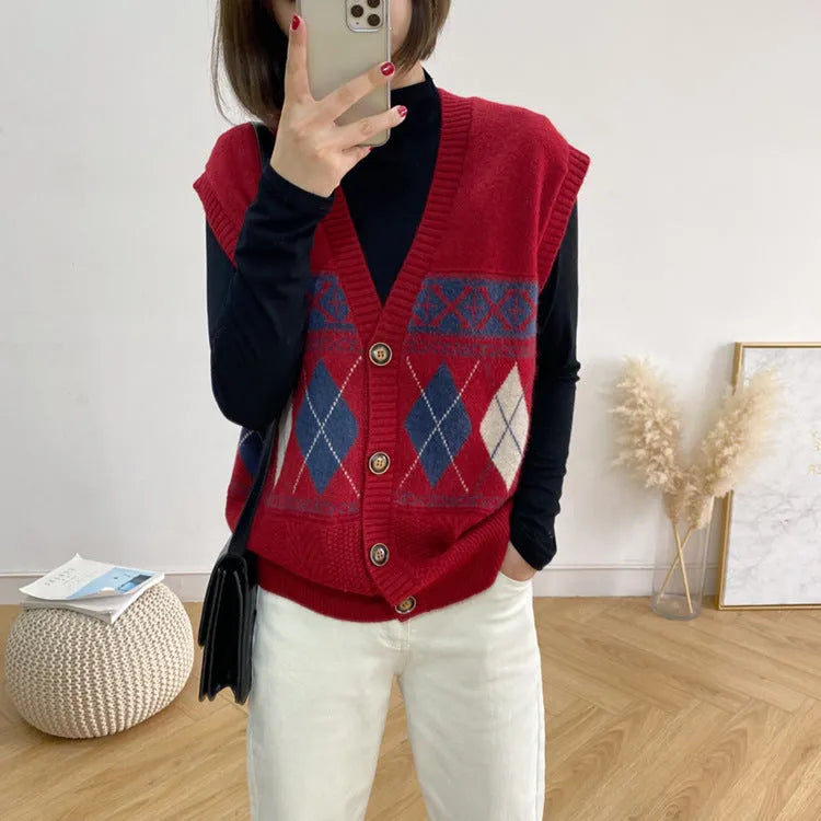 Women's loose sleeveless cardigan top in red diamond plaid pattern