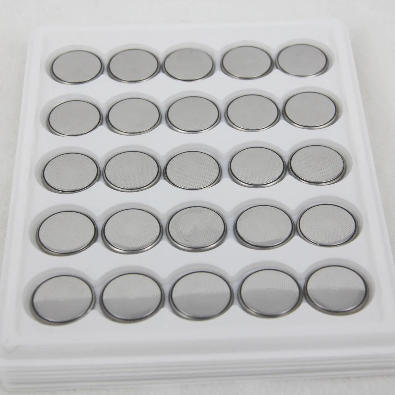 3V alkaline button battery showing CR2032, CR2025 and CR2016 model options