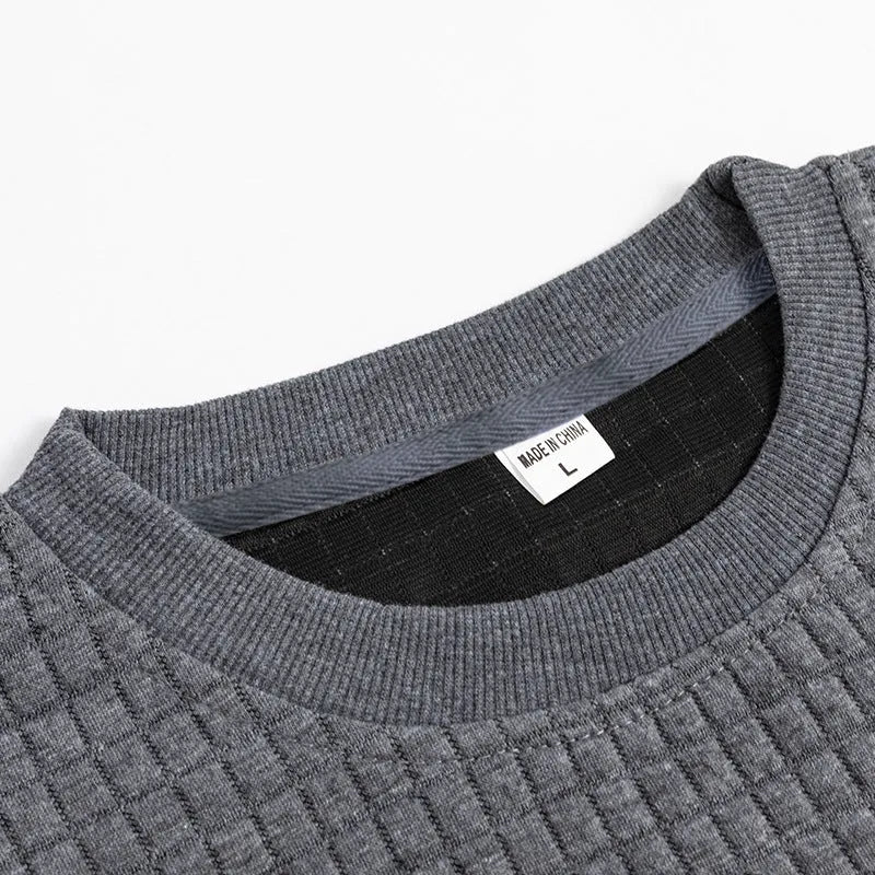 Men's long-sleeved round neck t-shirt in slim fit, shown in army green, with a pullover style