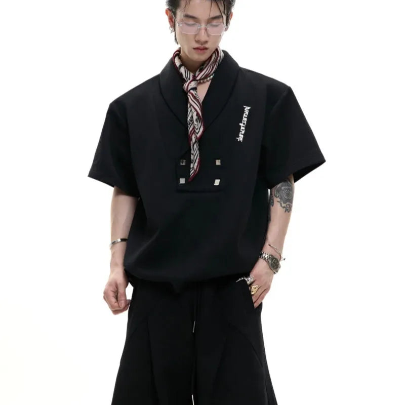Men's dark grey V-neck padded shoulder short-sleeve jacket and matching shorts sports suit.