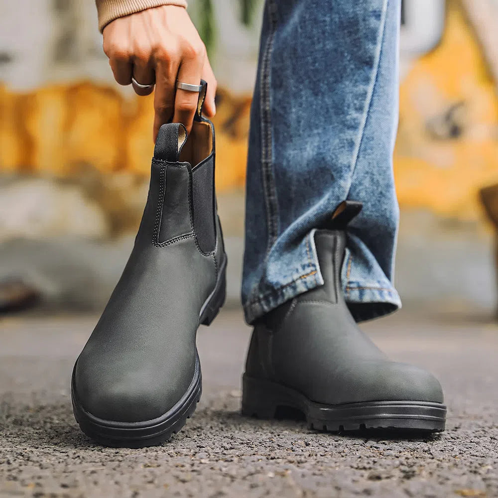 Chelsea boots with artificial PU upper, rubber sole, wedge heel, in solid colour black – side view for unisex winter wear