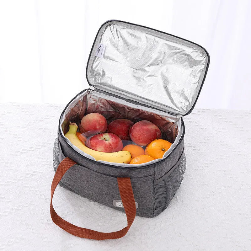 Insulated crossbody picnic bag with 15 litre capacity in Oxford cloth construction