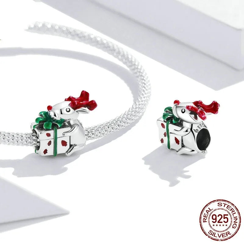 Single 925 silver reindeer beaded charm with dripping oil finish in BSC540 colour, 1.4 cm wide