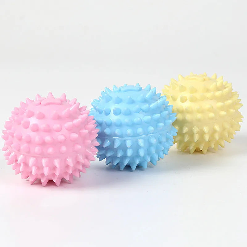 Blue TPR dog chewing ball with footprint design, 6cm diameter for tooth cleaning