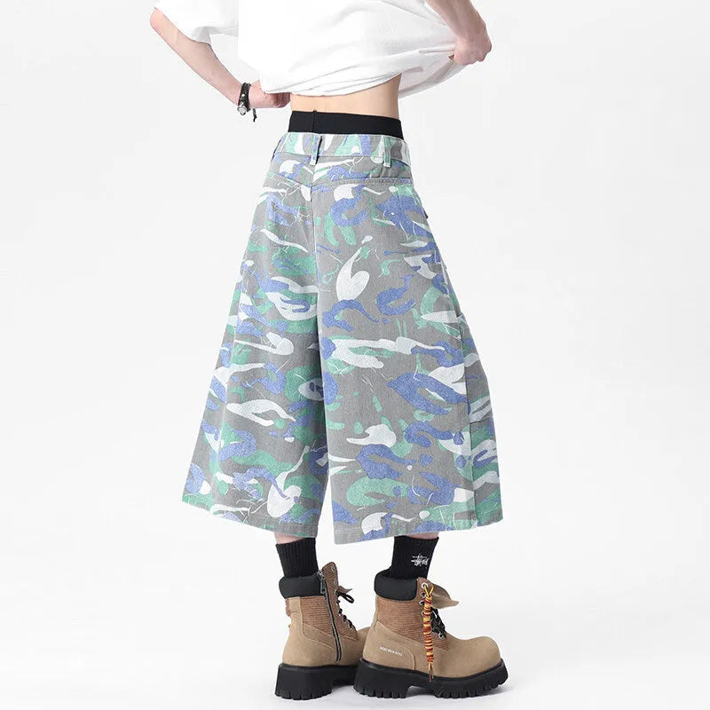 Women's camouflage cropped denim trousers with large utility pocket and straight leg design