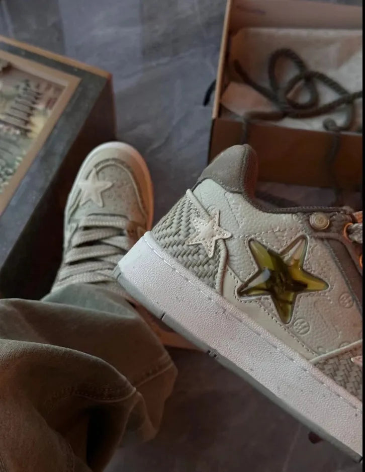 Green low-top casual shoes with star-pattern stitching and white rubber sole.