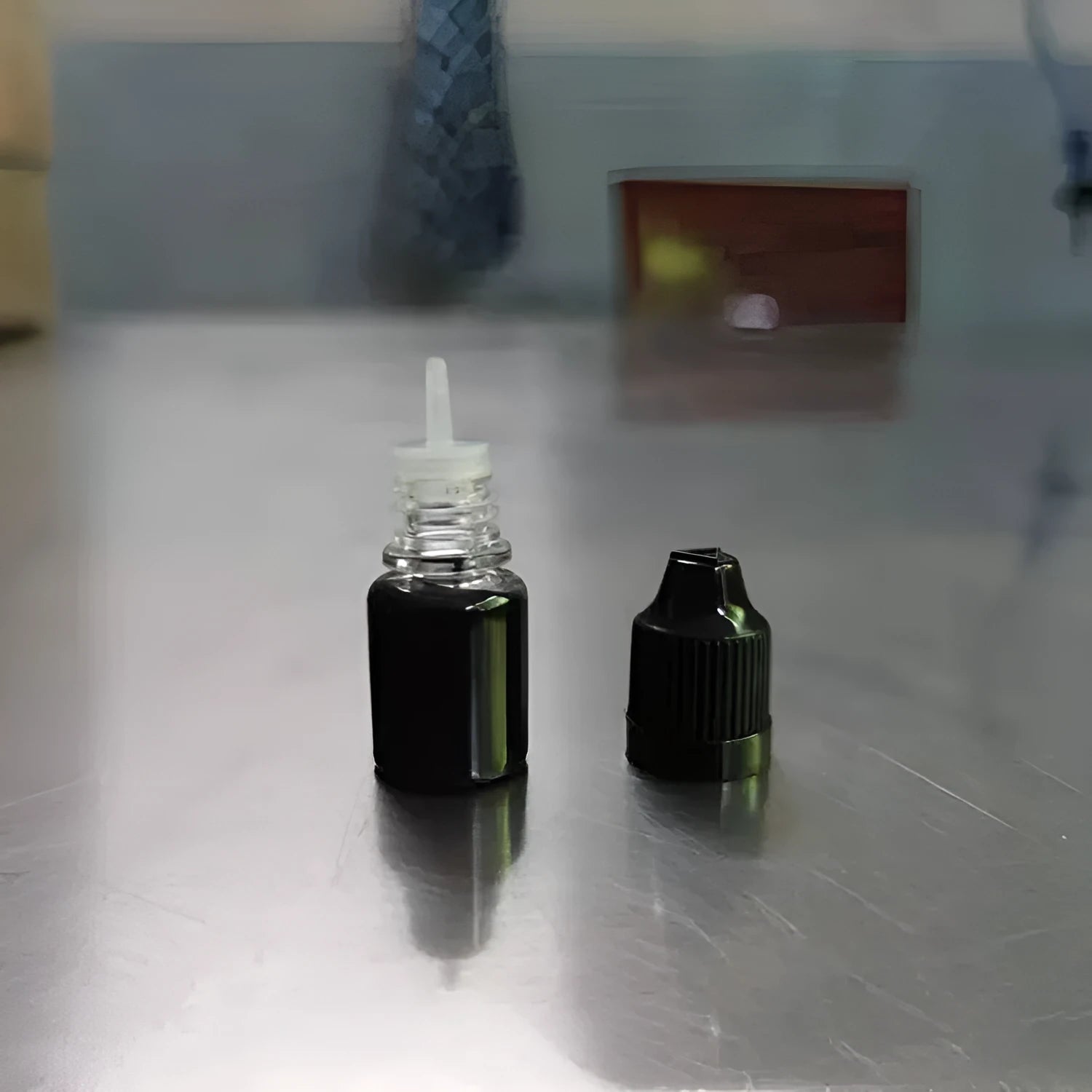 A 5ml bottle of black quick-dry confidentiality seal ink for office stamp seals.