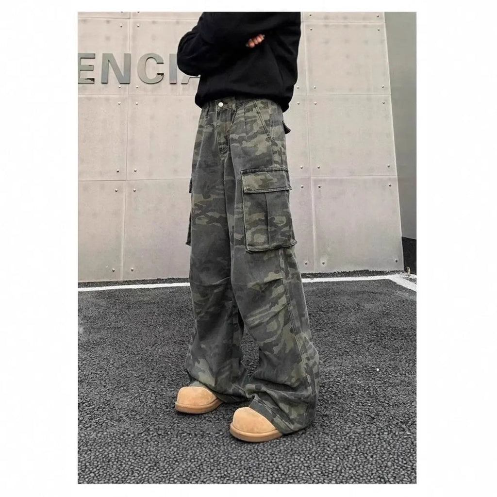 Men's loose-fit camouflage cargo trousers with multiple pockets on a washed cotton-polyester fabric.