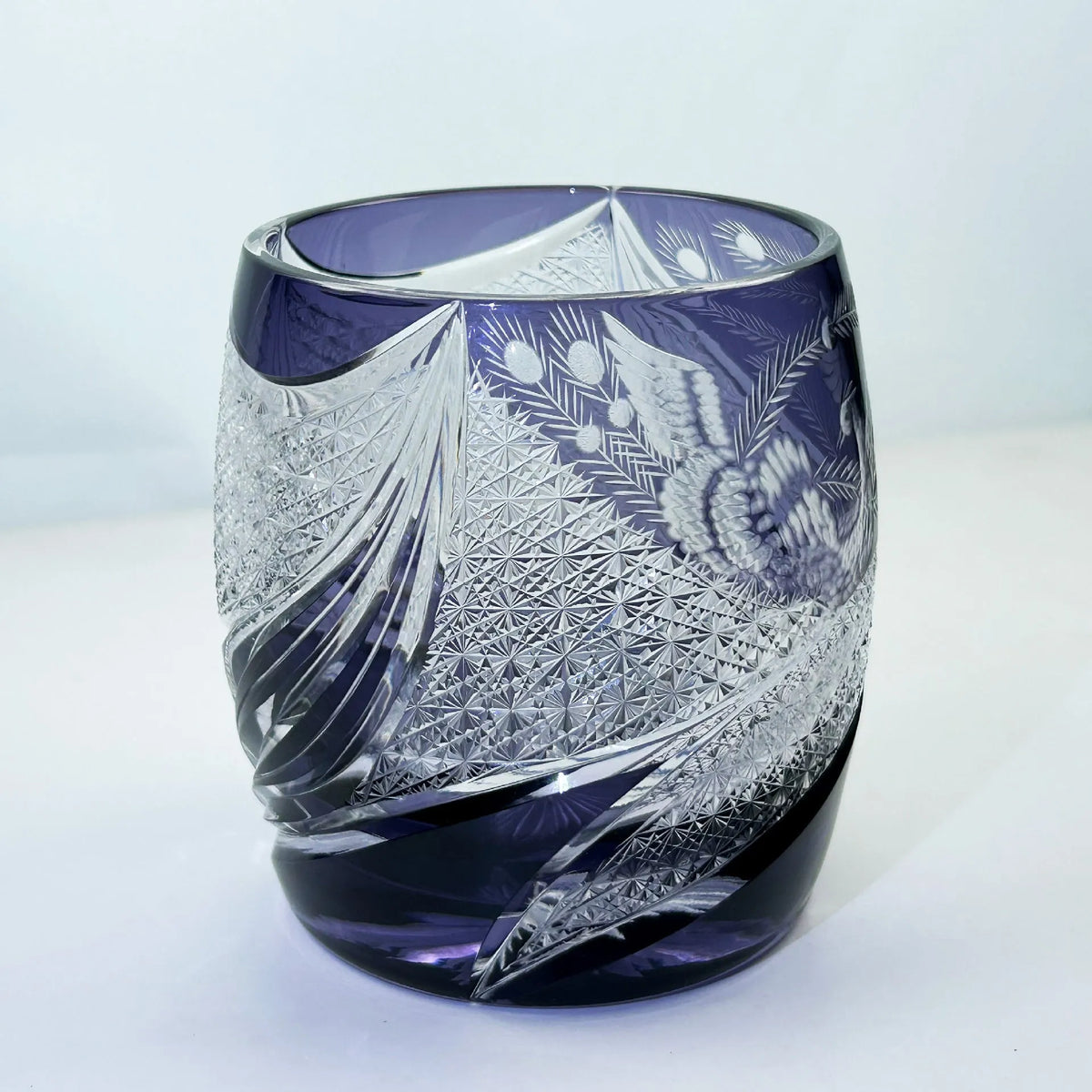 Jianghu Cut Phoenix hand-carved lavender purple crystal glass wine glass, cylindrical shape, 301-400ml