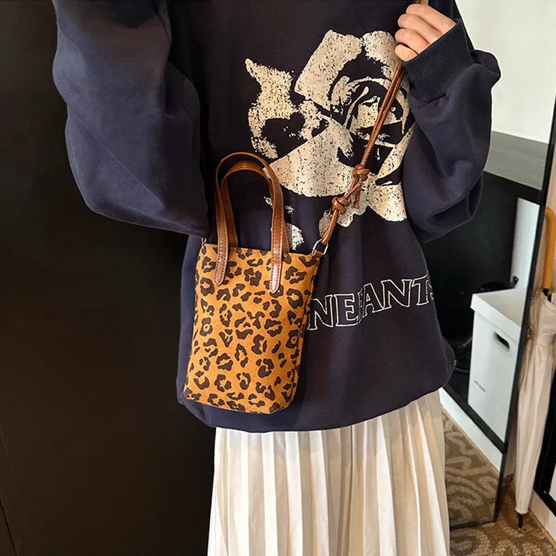 Women's PU crossbody bag in leopard print brown with square vertical shape and 166cm shoulder strap